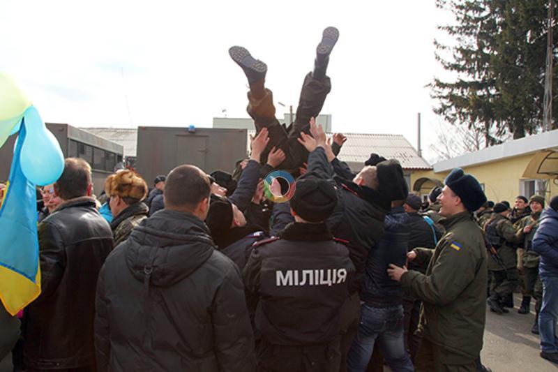 До Хмельницького із двохмісячного відрядження повернулося 60 військовослужбовців Нацгвардії (фото)