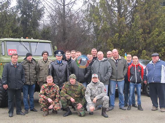 Підприємці Кам'янця-Подільського передали 6 автомобілів на потреби АТО (фото)