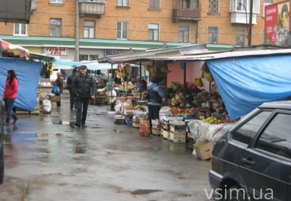 Стихійна торгівля на Привокзальній площі триватиме до кінця квітня