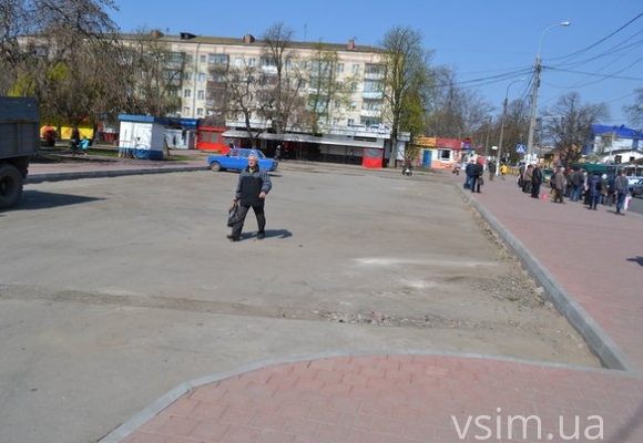 Фото дня: у Хмельницькому прибрали торговельні кіоски на Привокзальній площі