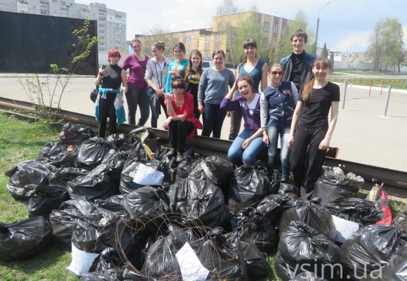 На одне стихійне звалище менше або Як на Виставці сміття прибирали