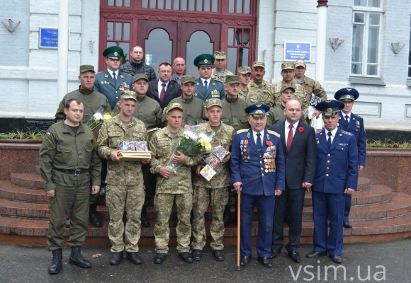 У Хмельницькому відзначили учасників АТО: подарували чайні сервізи