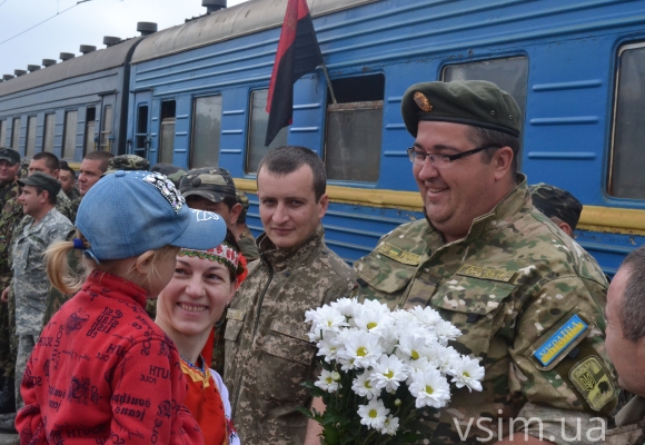 Після року служби на Сході до Хмельницького повернулися бійці батальйону територіальної оборони