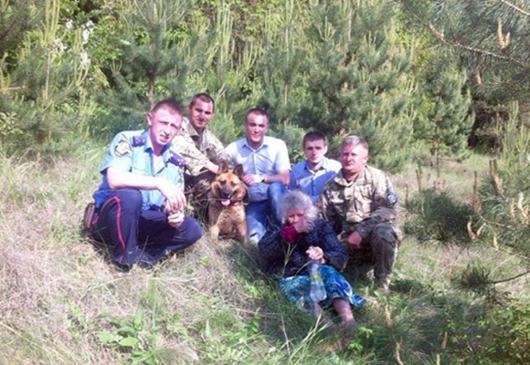 На Хмельниччині 80-річну пенсіонерку врятував службовий собака