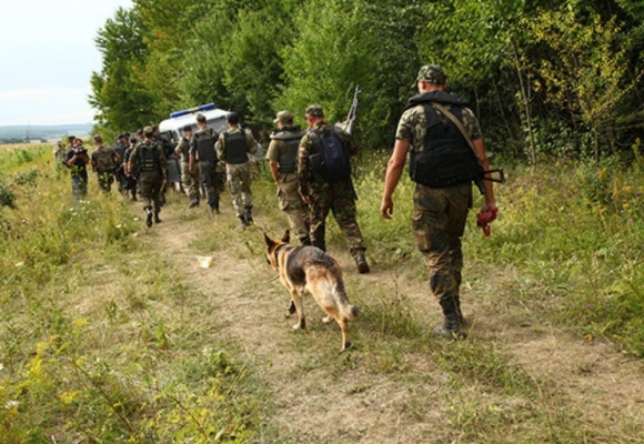 Озброєного в’язня Романа Гадзіну шукають вже місяць