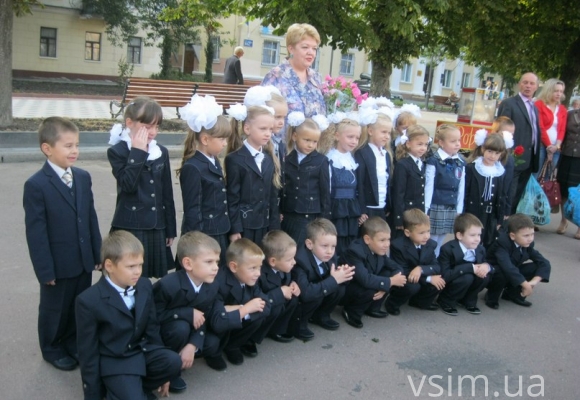 У Хмельницькому перший дзвінок пролунає для майже 4 тисяч першачків