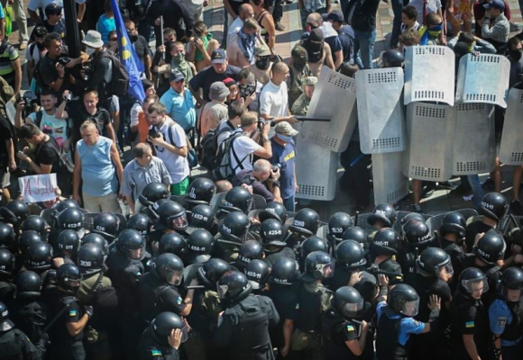 Що пишуть хмельничани в соцмережах про події під Верховною Радою