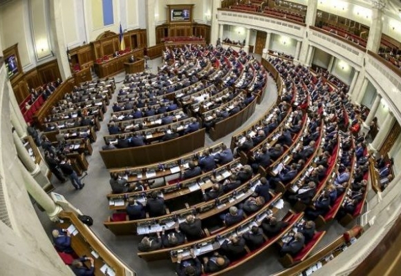 Нардепи від Хмельниччини голосували за зміни до Конституції. Один Бондар утримався