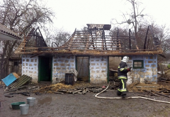 На Хмельниччині ображений чоловік спалив сарай своєї коханки