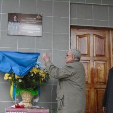 У Хмельницькому встановили меморіальну дошку загиблому в АТО правоохоронцю